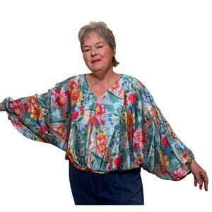 R37-XL NWT Umgee Floral Print Long Puff Sleeve V-Neck Top with Smocked Back Hem